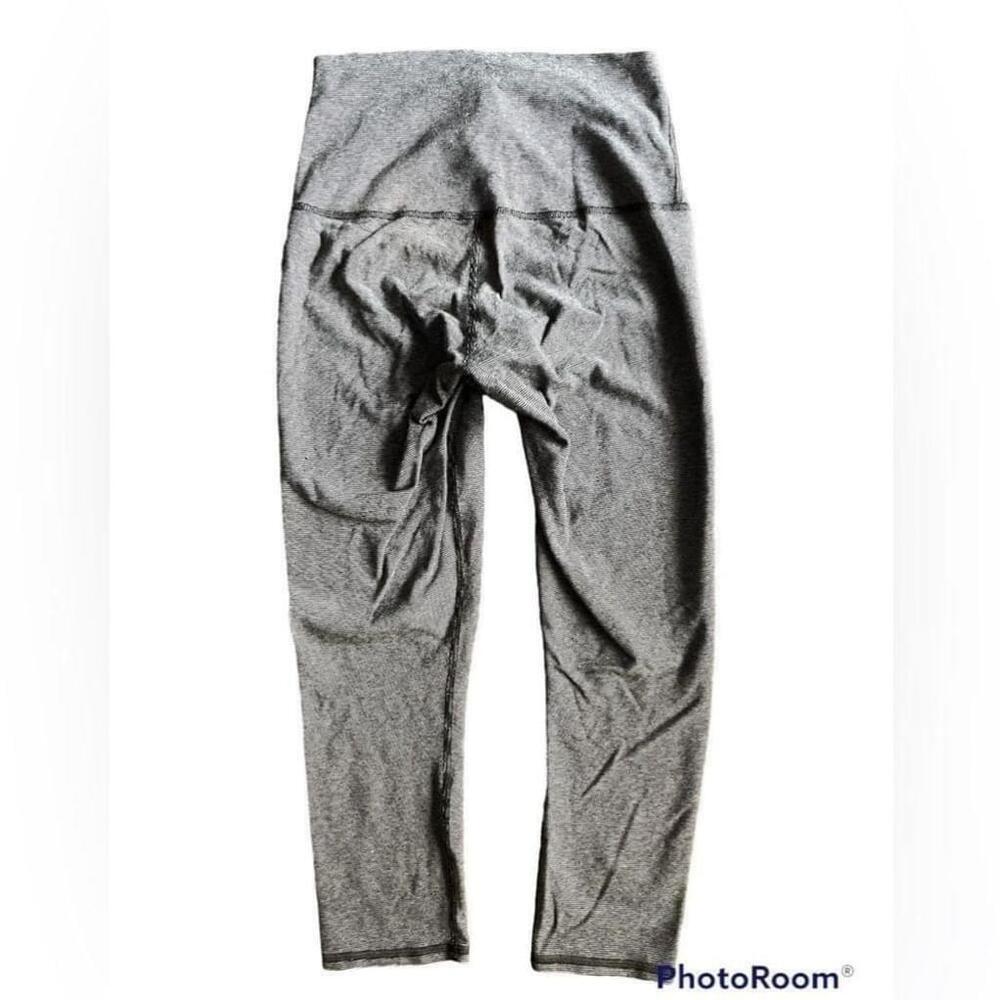 Lululemon capris - Picture 2 of 6
